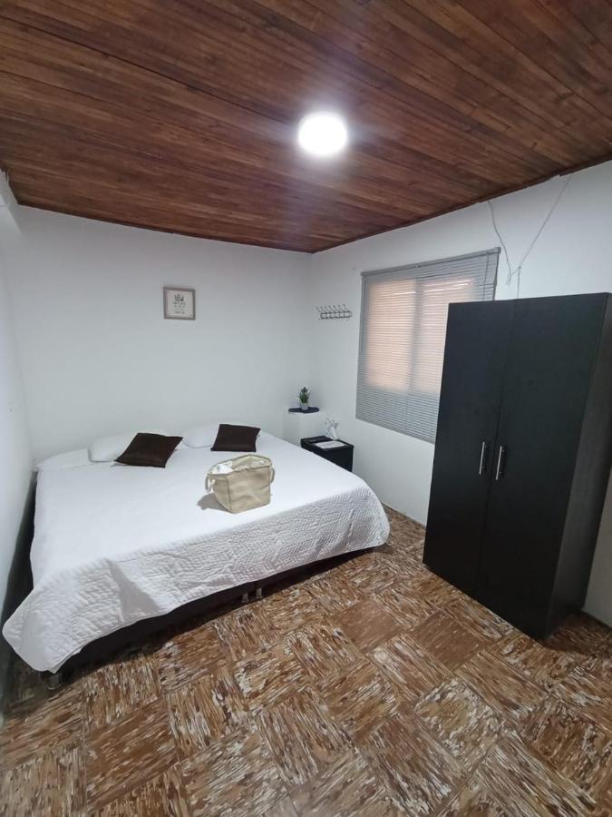 Komodo Alojamiento- Hostal Autoservicio - Ubicado Muy Cerca Al Centro Historico -Habitaciones Con Bano Privado, Wifi , Cama 2X2 Popayan Exterior photo